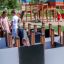 Des enfants jouent dans la structure de labyrinthe de l’aire de jeux Ariadne.
