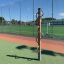Équipement de jeu extérieur Handles installé sur un terrain de sport.