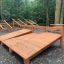 Banc à abdominaux extérieur dans un cadre de parc.