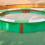 HPL Sandbox avec des sièges verts dans une aire de jeux.