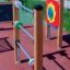 Équipement de jeu Abacus avec des perles colorées par une journée ensoleillée.