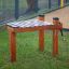 Xylophone instrument de musique en bois extérieur sur l’herbe de l’aire de jeux