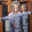Enfants jouant sur Steamboat ship with slide.