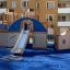 Steamboat ship with slide dans une aire de jeux