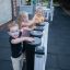 Des enfants jouent sur des équipements de jeu extérieurs Drums.