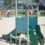 Mars playhouse with slide dans une aire de jeux.