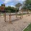 Équipement de terrain de jeu extérieur Trim Trail Nature II avec diverses structures d’escalade et d’équilibre en bois