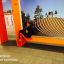 Banc extérieur moderne Ribbon Fitness I dans un parc.
