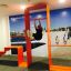 Homme faisant de l’exercice sur l’équipement de gym extérieur orange Ribbon Fitness I.