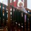 Un enfant jouant sur le Searober Castle Nature II castle with slide