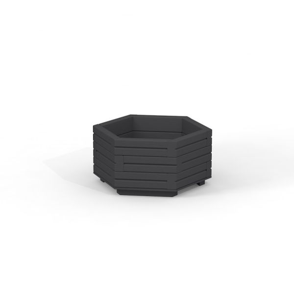 Wooden flowerpot IV black, forme hexagonale, isolé sur fond blanc.