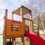 Big Tractor playhouse with slide et jeu de mémoire.