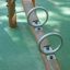 Nature Seesaw fabriqué en bois naturel installé dans une aire de jeux