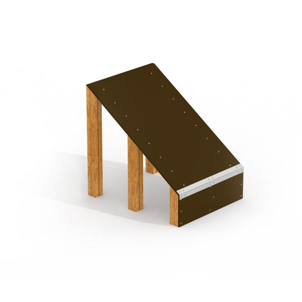 Small Climbing Ramp pour enfants dans un cadre d'aire de jeux.