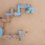 Vue de dessus de la structure de jeu extérieure Sand & Water Play III sur le sable.