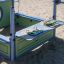 Aire de jeux extérieure sur sable pour enfants appelée Pluto.