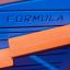Gros plan du Race Track Board avec le texte Formula 1 et des éléments orange.