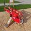 Structure de jeu rouge Helicopter avec un toboggan sur le sable.