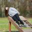 Roman bench (back muscles) utilisé par une personne pour un entraînement en extérieur.