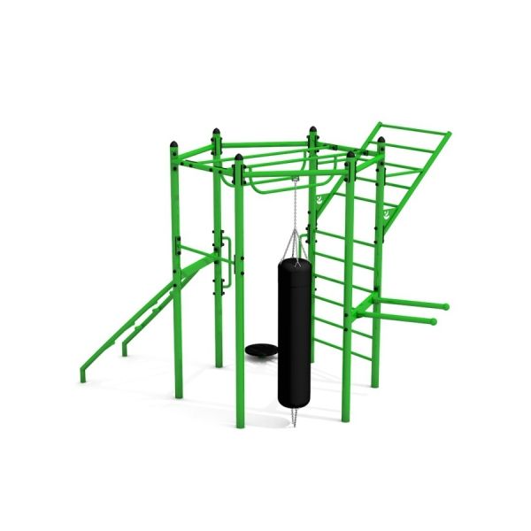 Hexagon Training Set vert avec échelles d'escalade, barres de traction et sac de frappe suspendu.