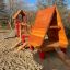 Structure de aire de jeux en bois avec toboggan et cabane, Lasse's House.