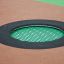 Round trampoline (80 cm) intégré dans un revêtement de sécurité pour aire de jeux.