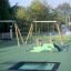 Square trampoline (150 cm) installé dans une aire de jeux extérieure.
