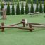 Nature Balancer équipement de terrain de jeu en rondins de bois sur gazon artificiel