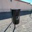 City Bin w/ Covered Lid à l'extérieur par une journée ensoleillée