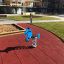 Jeu à ressort Blue Dog Rocking dans une aire de jeux.