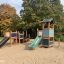 Aire de jeux avec Locomotive w/ Tower and Slide train playhouse.