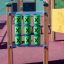 Équipement de jeu Tic Tac Toe avec blocs X verts et noirs.