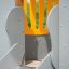 Elephant playhouse with slide avec des panneaux gris et orange.