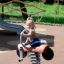 Bascule à ressort Bike rocking pour aire de jeux avec siège en bois et poignées en métal