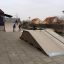 Rampe de skate Quarter-Pipe haute avec des enfants qui jouent