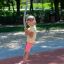 Spinner I équipement de terrain de jeu avec un enfant jouant à l'extérieur