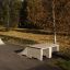 Rampe de skate Double Quarter-Pipe dans un cadre de parc naturel