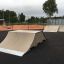 Rampe de skateboard Double Quarter-Pipe dans un skatepark extérieur.