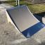 Jump-Ramp dans un skatepark.