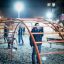 Cross Climber steel structure dans une aire de jeux la nuit avec des enfants qui jouent