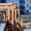 Structure de jeu d’escalade en bois de Climbing Kiosk Nature avec toboggan et éléments d’escalade ins