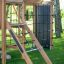 Équipement de jeu en bois Climbing Kiosk Nature avec filet d’escalade et échelle pour enfants dans un jar