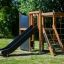 Structure de jeu extérieure en bois avec toboggan et filets d’escalade - Climbing Kiosk Nature.