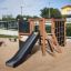 Ensemble de aire de jeux pour enfants avec un toboggan, un mur d’escalade et une échelle de corde - Climbing Kiosk Nature.