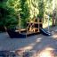 Structure d’aire de jeux Small Ship Nature dans un cadre forestier