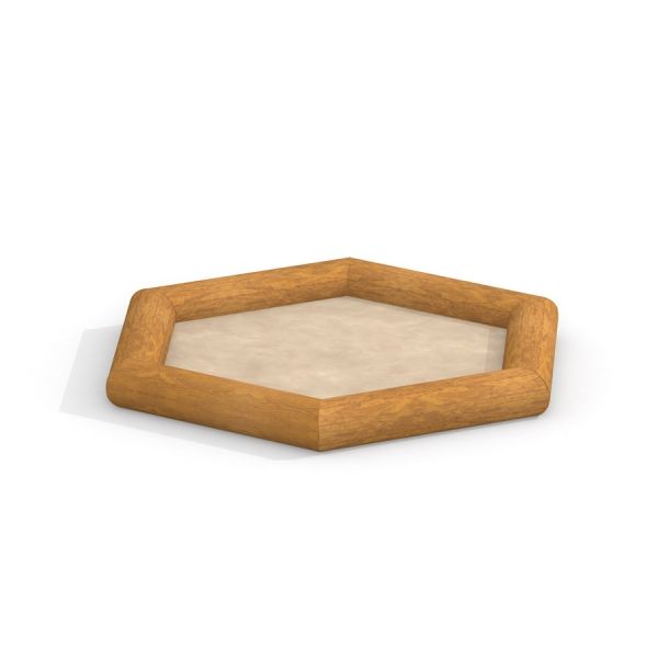 Bac à sable hexagonal avec bordure en bois et écorce