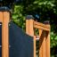 Structure en bois de Searobber Castle castle with slide dans une aire de jeux.