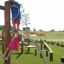 Des enfants grimpent sur une aire de jeux Vesuvius steel structure.