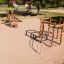 Sherwood wooden playhouse sur une aire de jeux sablonneuse.