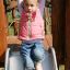 Enfant jouant sur le toboggan de l'aire de jeux Yosemite